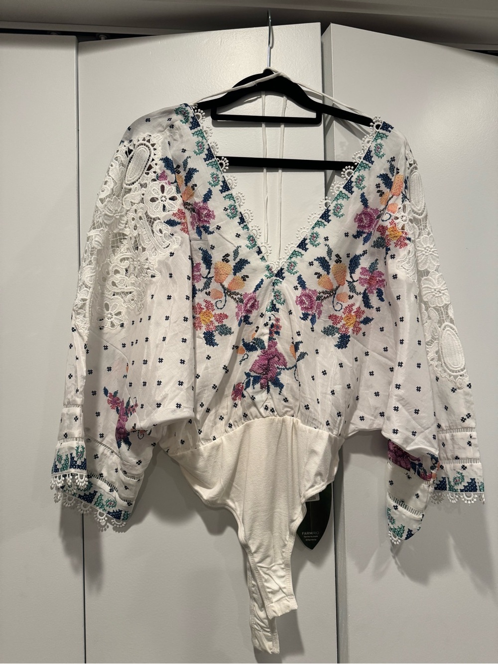 FARM Rio White Embroidered Floral V-Neck Bodysuit